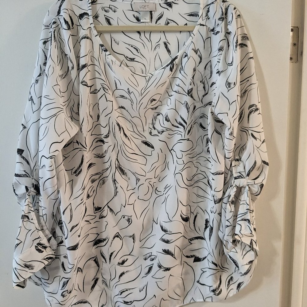 Long sleeve B&W blouse